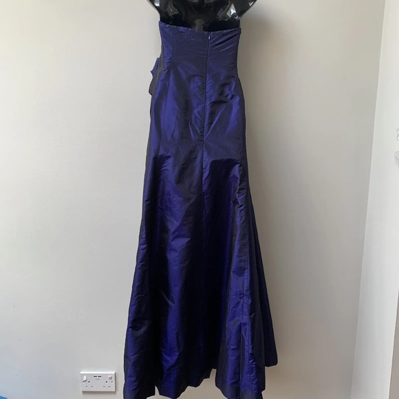 Stunning Monsoon Silk Long maxi dress
Sleeveless
Purple black two tone UK 18 - Picture 13 of 14